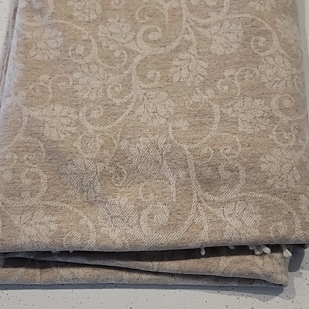 Wool Throw Blanket, Jacquard Design, 100% Virgin Wool, Size 55"x70" - Picture 10 of 11